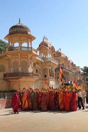 Delhi, INDIA - SEPT 24 2012   Colorful indian women wearing saris and carrying jars on their head to celebrate the return of the pilgrims on septembre 24, 2012 in Delhi, INDIAのeditorial素材