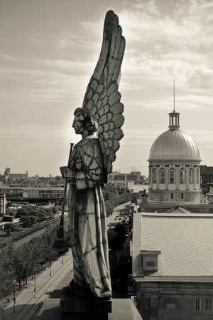 Angel monument and the dÃ´me of Bonsecours market in old Montreal, Canadaの写真素材