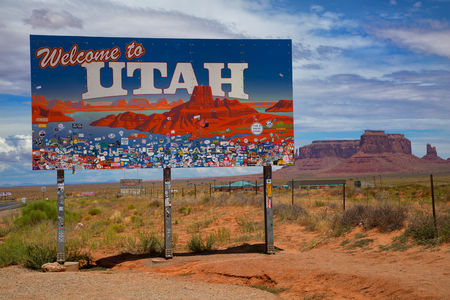 UTAH, UNITED STATES - JULY 24 , 2017: Utah sign across the road to Monument Valley  a region of the Colorado Plateau characterized by a cluster of vast sandstone buttesのeditorial素材