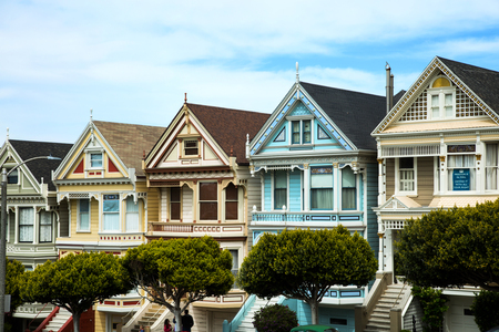 SAN FRANCISCO-USA, May 6, 2018:  Painted ladies are a designation for brightly painted Victorian and Edwardian buildings in San Francisco with downtown San Francisco in backgroundのeditorial素材