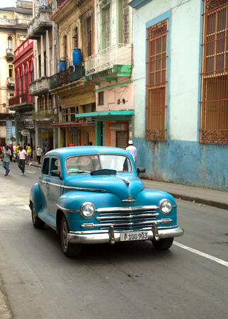 HAVANA-CUBA- DEC 4, 2018:  A classic American vintage car in turquoise and colonial architectural building in Old Havana in Cubaのeditorial素材