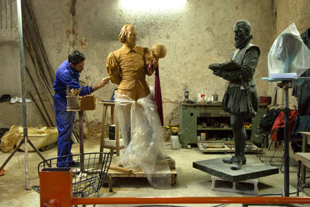 HAVANA-CUBA- DEC 7, 2018:  An Artist sculpting William Shakespeare to expose in the city for the venue of Prince Charles, and his wife visiting Cuba for the first time.のeditorial素材