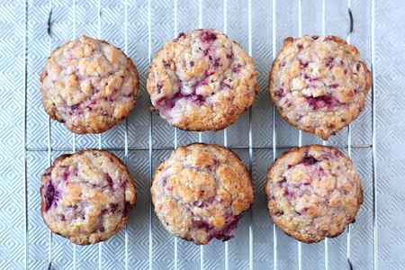 Warm and fresh handmade strawberry muffins on a grillの写真素材