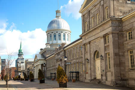 MONTREAL-CANADA, APRIL 15, 2020: Empty street usually busy in downtown Montreal in Canada with the Dome of marche Bonsecours during the quarantine cause by corona pandemicのeditorial素材