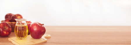 Close up red Apple fruit  and a apple cider vinegar juice , Helps Lose Weight and Reduces Belly Fat , healthy food , header blog or bannerの写真素材