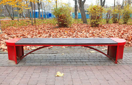 Empty wooden bench in autumn parkの写真素材