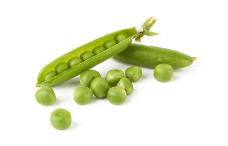 Fresh green peas isolated on white backgroundの写真素材
