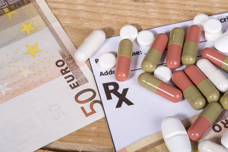 pills on euro billsの写真素材