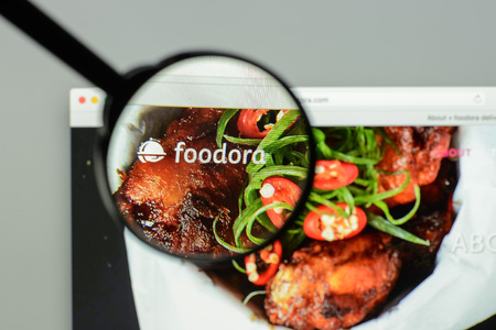 Milan, Italy - May 7, 2017: Foodora website homepage. Foodora is a Berlin-based online food delivery companyのeditorial素材