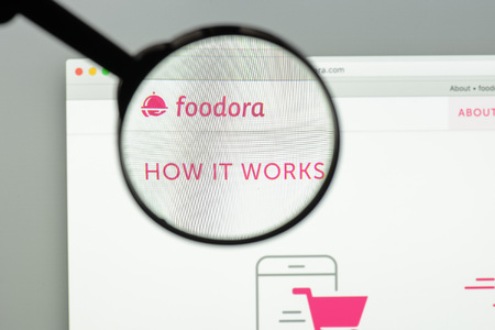 Milan, Italy - May 7, 2017: Foodora website homepage. Foodora is a Berlin-based online food delivery companyのeditorial素材