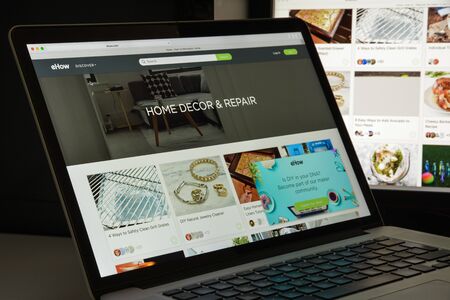 Milan, Italy - August 10, 2017: Ehow website homepage.  Ehow logo visible.のeditorial素材