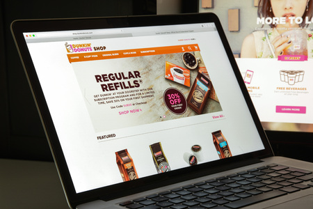 Milan, Italy - August 10, 2017: dunkindonuts.com website homepage. dunkin donuts logo visible.のeditorial素材