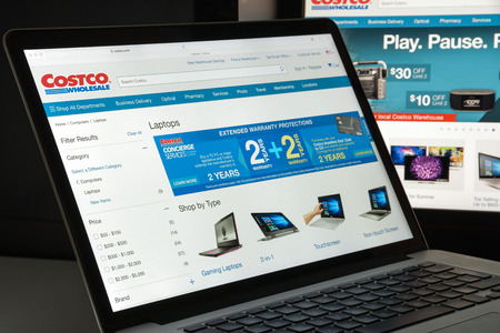 Milan, Italy - August 10, 2017: Costco.com website homepage. It is the largest American membership-only warehouse club. Costco logo visible.のeditorial素材