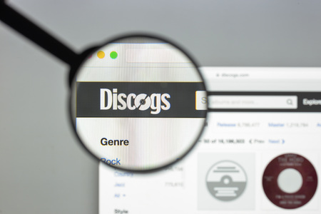 Milan, Italy - August 10, 2017: Discogs website homepage. It is short for discographies, is a website and crowdsourced database of information about audio recordings. Discogs logo visible.のeditorial素材