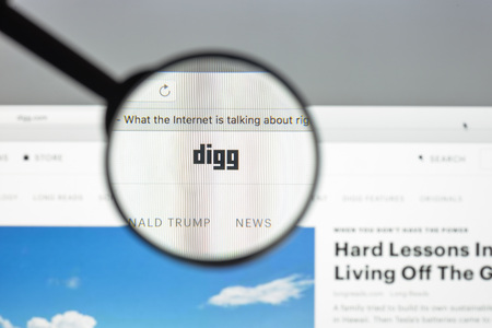 Milan, Italy - August 10, 2017: Digg website homepage. It is a news aggregator with a curated front page, aiming to select stories specifically for the Internet audience. Digg logo visible.のeditorial素材
