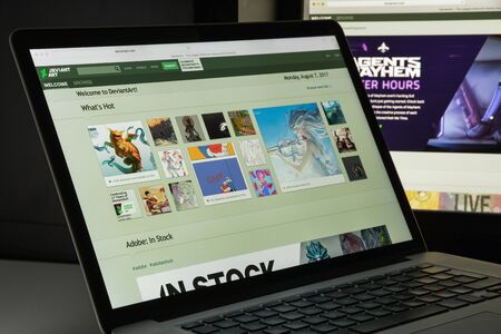 Milan, Italy - August 10, 2017: DeviantArt website homepage. Deviant Art logo visible.のeditorial素材