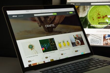 Milan, Italy - August 10, 2017: Ehow website homepage.  Ehow logo visible.のeditorial素材