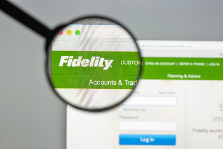 Milan, Italy - August 10, 2017: Fidelity website homepage. Fidelity.com logo visible.のeditorial素材