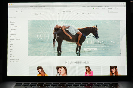 Milan, Italy - May 7, 2017: Free People website homepage. It's a fashion e-commerce store. Logoのeditorial素材