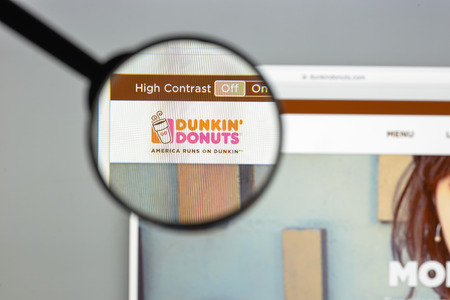 Milan, Italy - August 10, 2017: dunkindonuts.com website homepage. dunkin donuts logo visible.のeditorial素材