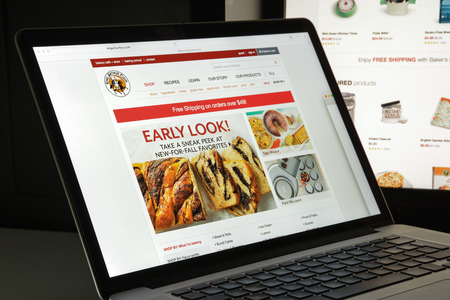 Milan, Italy - August 10, 2017: King Arthur Flour website homepage. It is an American supplier of flour, ingredients, baking mixes, cookbooks, and baked goods. King Arthur Flour logo visible.のeditorial素材