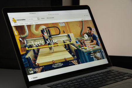 Milan, Italy - August 10, 2017: Istructables website homepage. Istructables logo visible.のeditorial素材