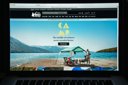 Milan, Italy - August 10, 2017: Rei website homepage. Rei logo visible.のeditorial素材