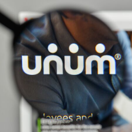 Milan, Italy - November 1, 2017: Unum Group logo on the website homepage.のeditorial素材