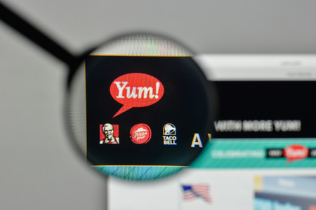Milan, Italy - November 1, 2017: Yum Brands logo on the website homepage.のeditorial素材