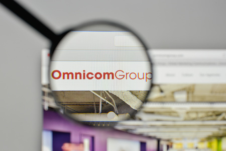 Milan, Italy - November 1, 2017: Omnicom Group logo on the website homepage.のeditorial素材