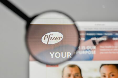 Milan, Italy - November 1, 2017: Pfizer logo on the website homepage.のeditorial素材