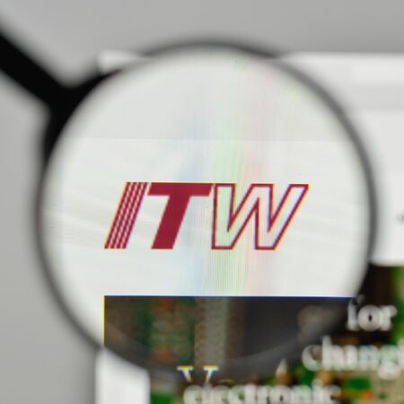Milan, Italy - November 1, 2017: Illinois Tool Works logo on the website homepage.のeditorial素材