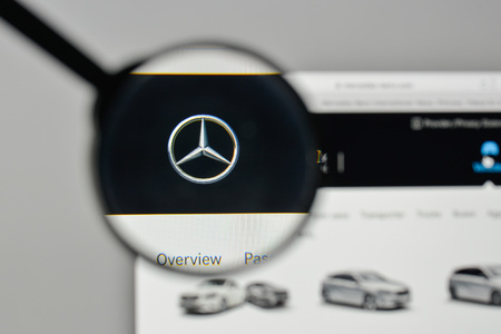 Milan, Italy - November 1, 2017: Mercedes Benz logo on the website homepage.のeditorial素材