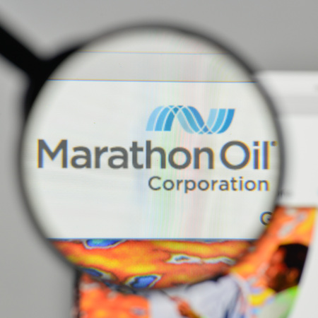 Milan, Italy - November 1, 2017: Marathon Oil logo on the website homepage.のeditorial素材