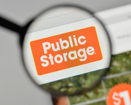 Milan, Italy - November 1, 2017: Public Storage logo on the website homepage.のeditorial素材