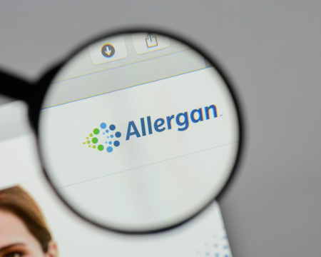 Milan, Italy - August 10, 2017: Allergan website homepage. It is a multi-national pharmaceutical that produces branded and generic drugs. Allergan logo visible.のeditorial素材