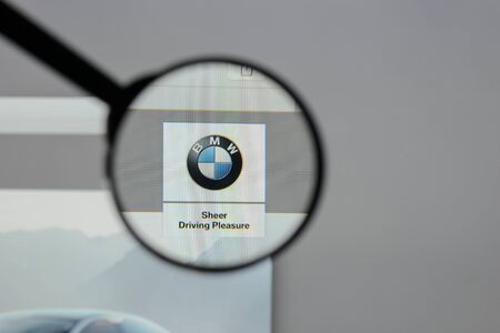 Milan, Italy - August 10, 2017: Bayerische Motoren Werke AG BMW logo on the website homepage.のeditorial素材
