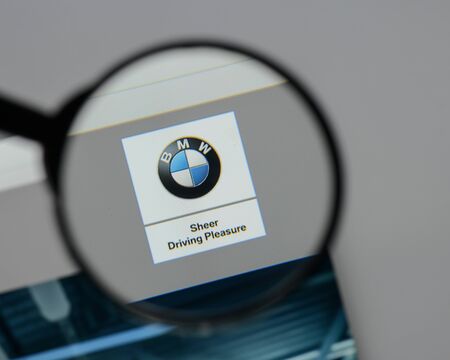 Milan, Italy - August 10, 2017: Bayerische Motoren Werke AG BMW logo on the website homepage.のeditorial素材