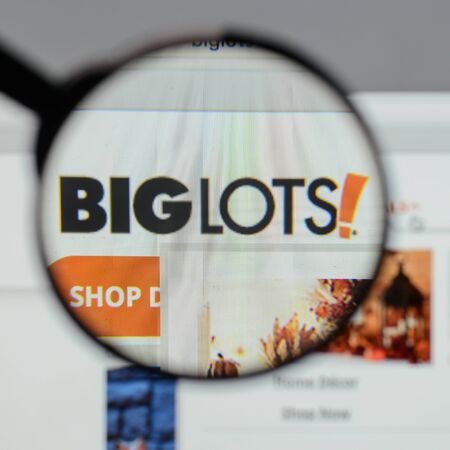 Milan, Italy - August 10, 2017: Big Lots logo on the website homepage.のeditorial素材