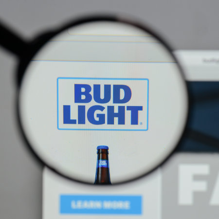 Milan, Italy - August 10, 2017: Bud Light logo on the website homepage.のeditorial素材