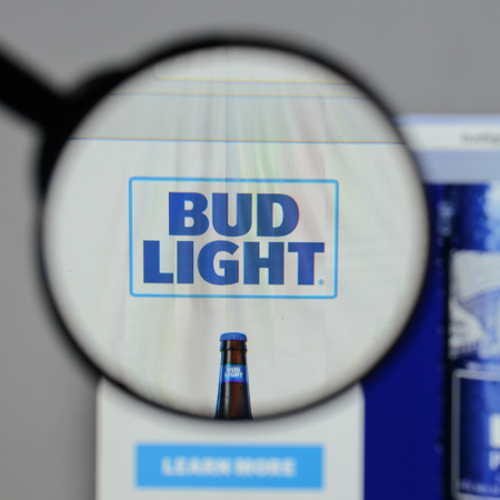 Milan, Italy - August 10, 2017: Bud Light logo on the website homepage.のeditorial素材
