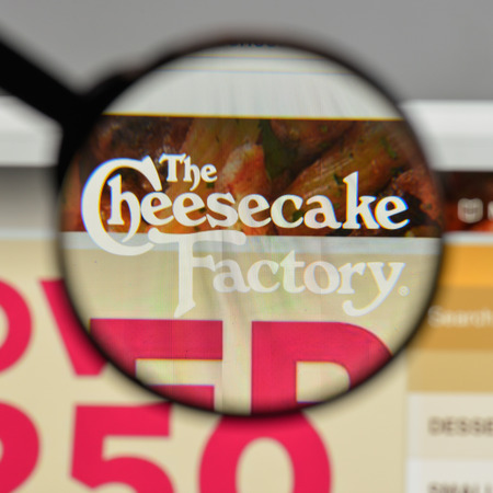 Milan, Italy - August 10, 2017: Cheesecake Factory logo on the website homepage.のeditorial素材