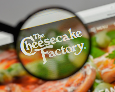 Milan, Italy - August 10, 2017: Cheesecake Factory logo on the website homepage.のeditorial素材