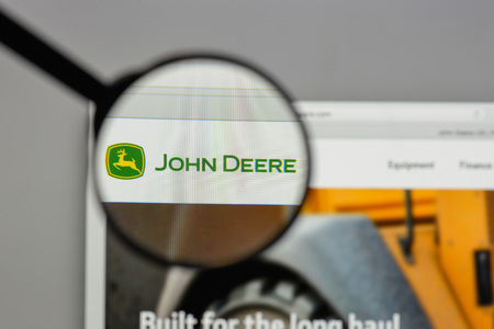 Milan, Italy - August 10, 2017: Deere
 logo on the website homepage.のeditorial素材