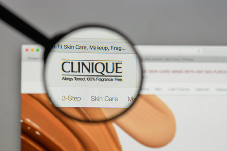 Milan, Italy - August 10, 2017: Clinique logo on the website homepage.のeditorial素材
