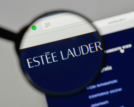 Milan, Italy - August 10, 2017: Estee Lauder logo on the website homepage.のeditorial素材