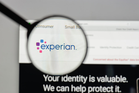 Milan, Italy - August 10, 2017: Experian logo on the website homepage.のeditorial素材