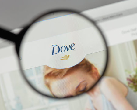 Milan, Italy - August 10, 2017: Dove logo on the website homepage.のeditorial素材