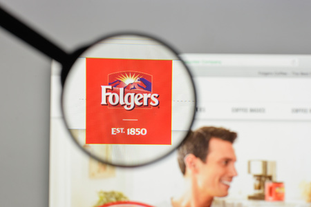 Milan, Italy - August 10, 2017: Folgers logo on the website homepage.のeditorial素材