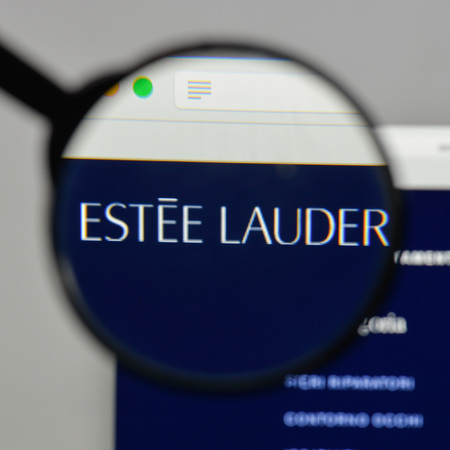 Milan, Italy - August 10, 2017: Estee Lauder logo on the website homepage.のeditorial素材